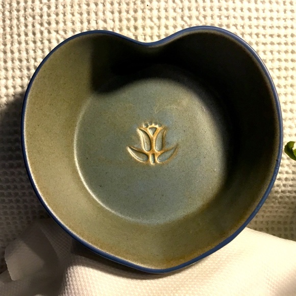 Crowning Touch~Heart Shaped Bowls from Philippines - Picture 2 of 11